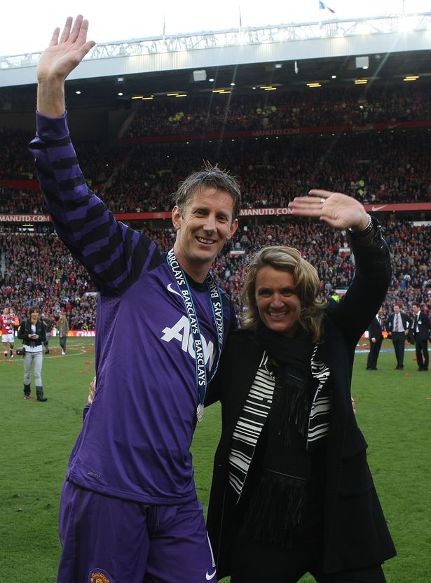 Cam dong tinh thay tro Van Der Sar,  Sir Alex trong con nguy kho anh 2