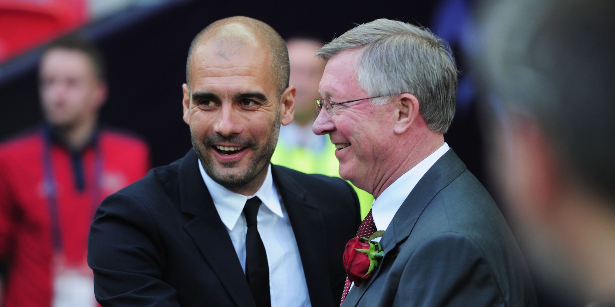 Pep Guardiola, CDV Man City gui thong diep den Sir Alex hinh anh