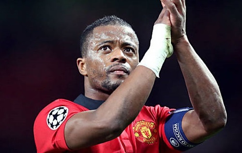 Sau 4 nam, MU van khao khat hinh mau cua Evra hinh anh