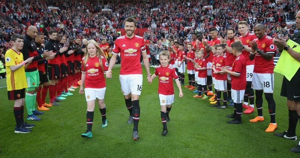 Tam biet Carrick,  tuong dai cua san Old Trafford anh 1