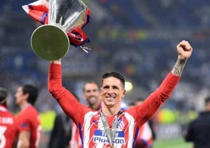 Griezmann lap dai cong, giup Torres chia tay trong hanh phuc hinh anh