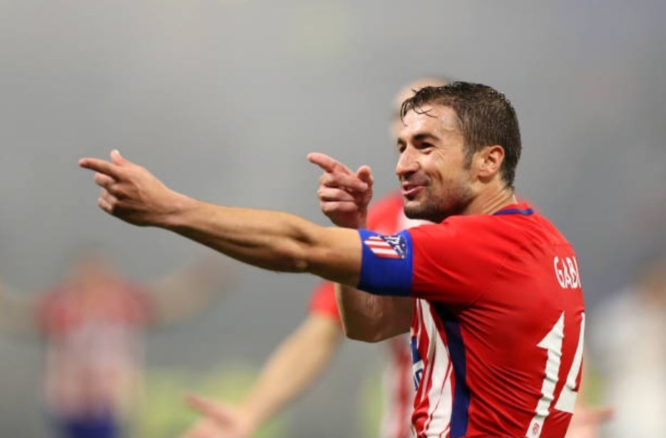 Griezmann lap dai cong,  giup Torres chia tay trong anh 6