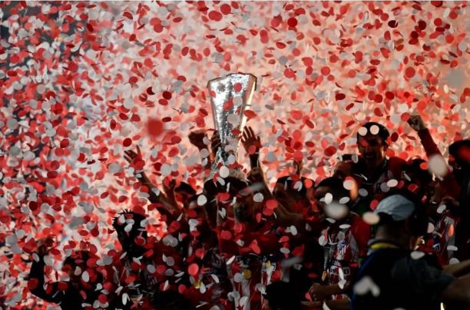 Griezmann lap dai cong,  giup Torres chia tay trong anh 11