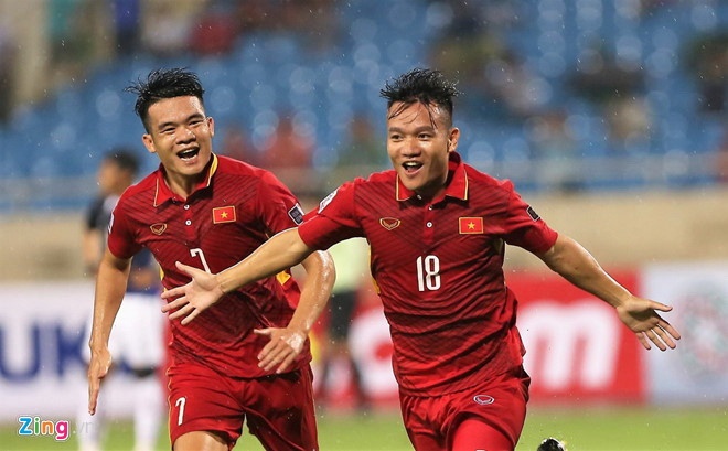 DT Viet Nam len hang 102 tren BXH FIFA, vung ngoi so 1 Dong Nam A hinh anh