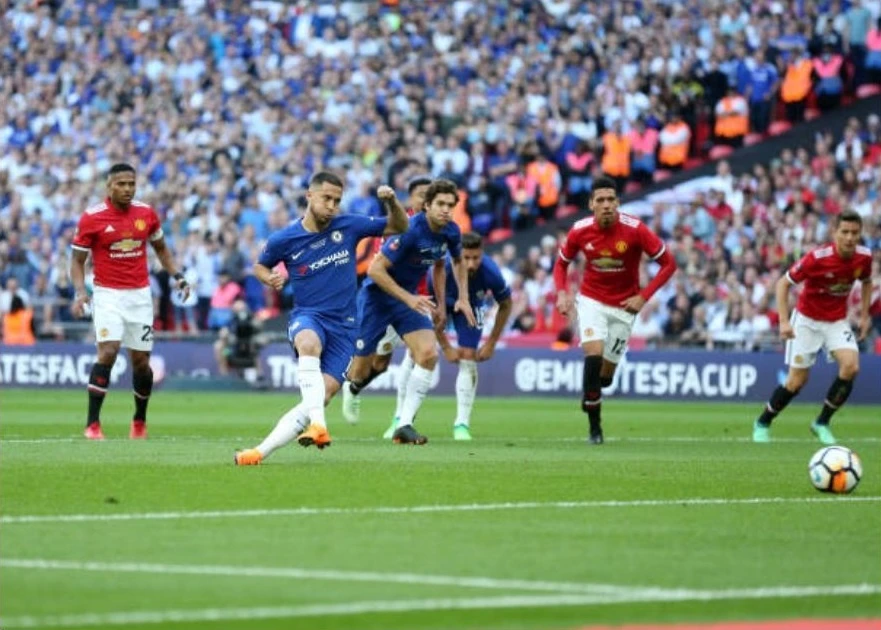 Cau thu MU 'chet lang',  nhin Chelsea nang cup FA anh 2