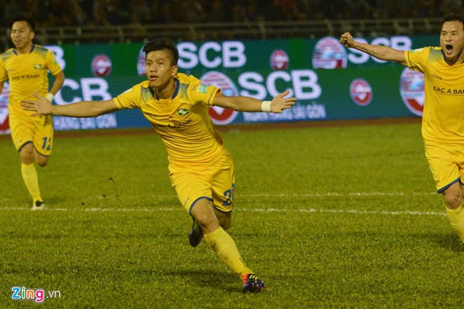 'No sung' 3 tran lien tiep,  Phan Van Duc duoc ca ngoi het loi anh 1