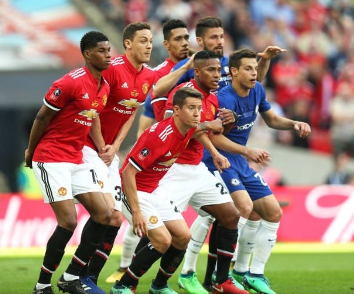 Cau thu MU 'chet lang',  nhin Chelsea nang cup FA anh 4