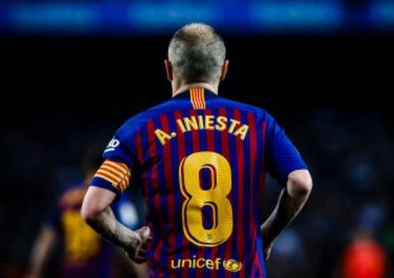 Nou Camp nghen ngao chia tay 'phu thuy' Iniesta hinh anh