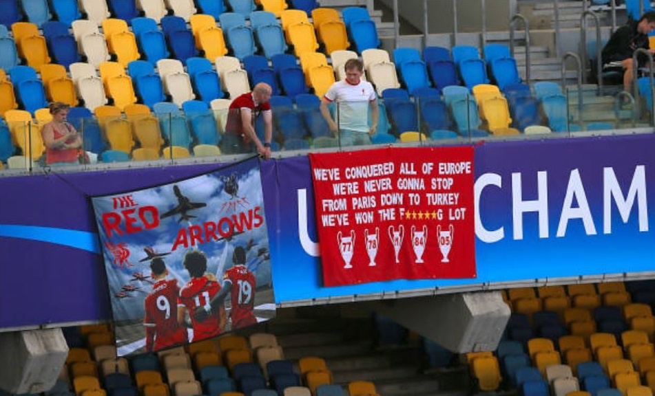 Truoc gio 'G',  CDV Liverpool nhuom do SVD NSK Olympiyskyi anh 5