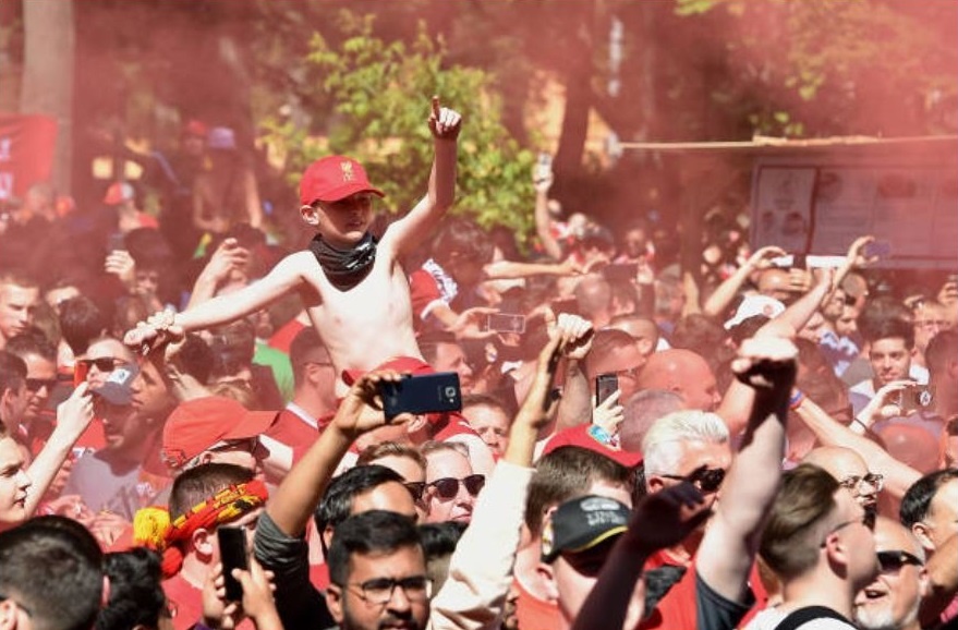 CDV xam logo Liverpool kin lung,  san sang tiep lua cho thay tro Klopp anh 3