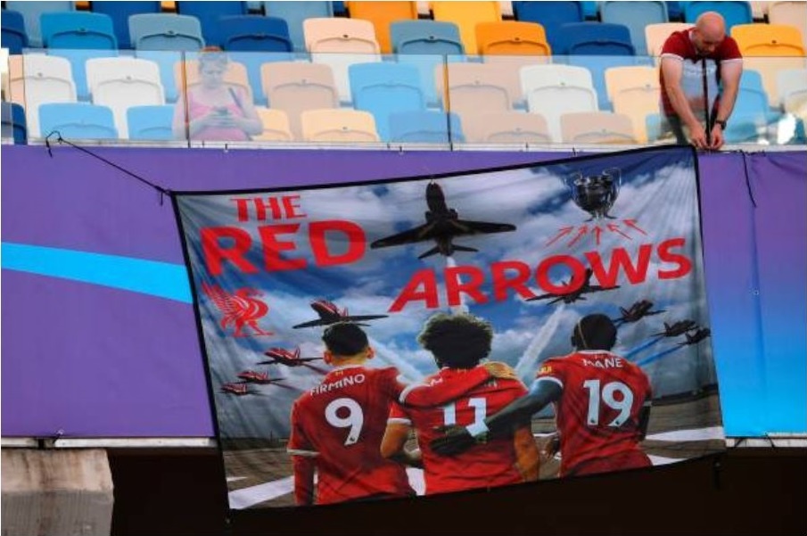 Truoc gio 'G',  CDV Liverpool nhuom do SVD NSK Olympiyskyi anh 6