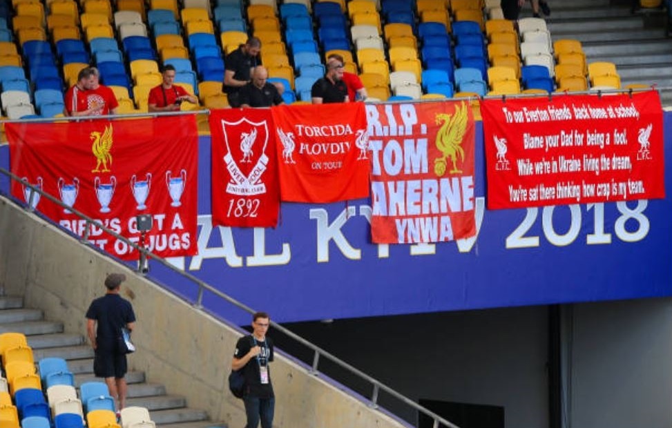 Truoc gio 'G',  CDV Liverpool nhuom do SVD NSK Olympiyskyi anh 4