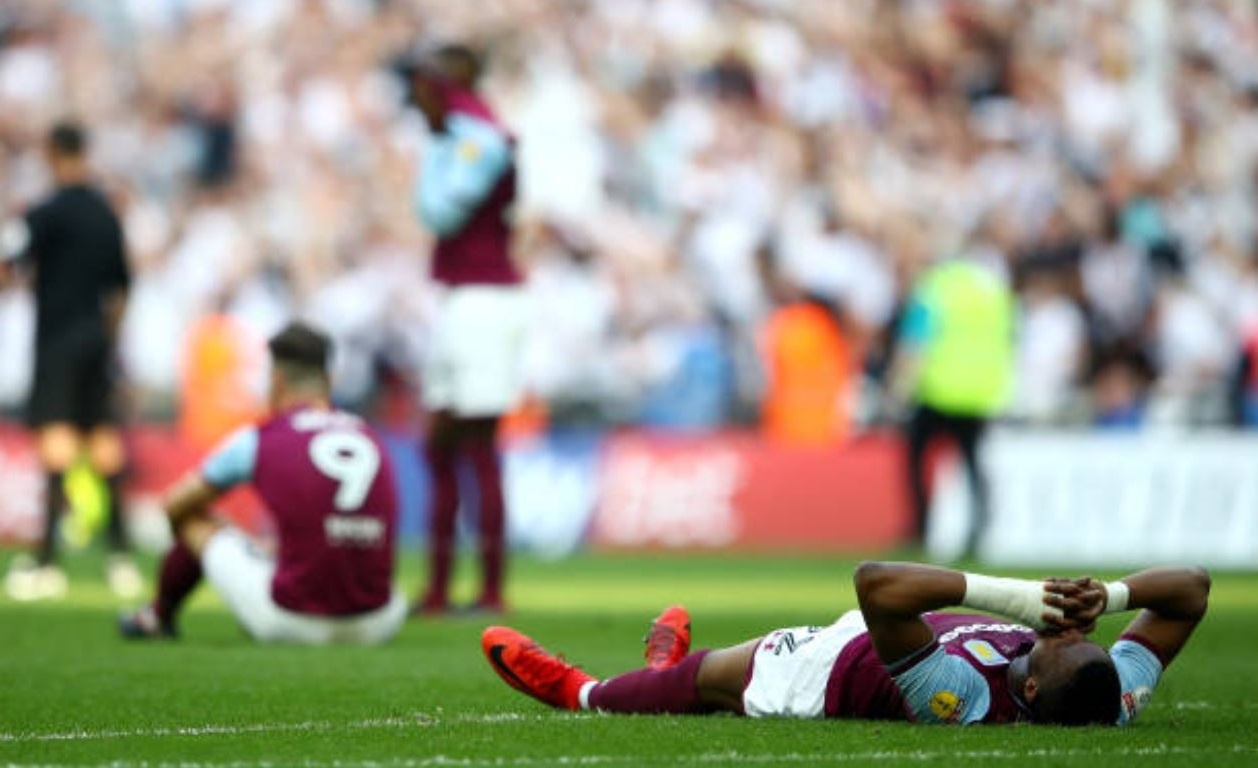 Danh bai Aston Villa,  Fulham tro lai Premier League sau 4 nam anh 8