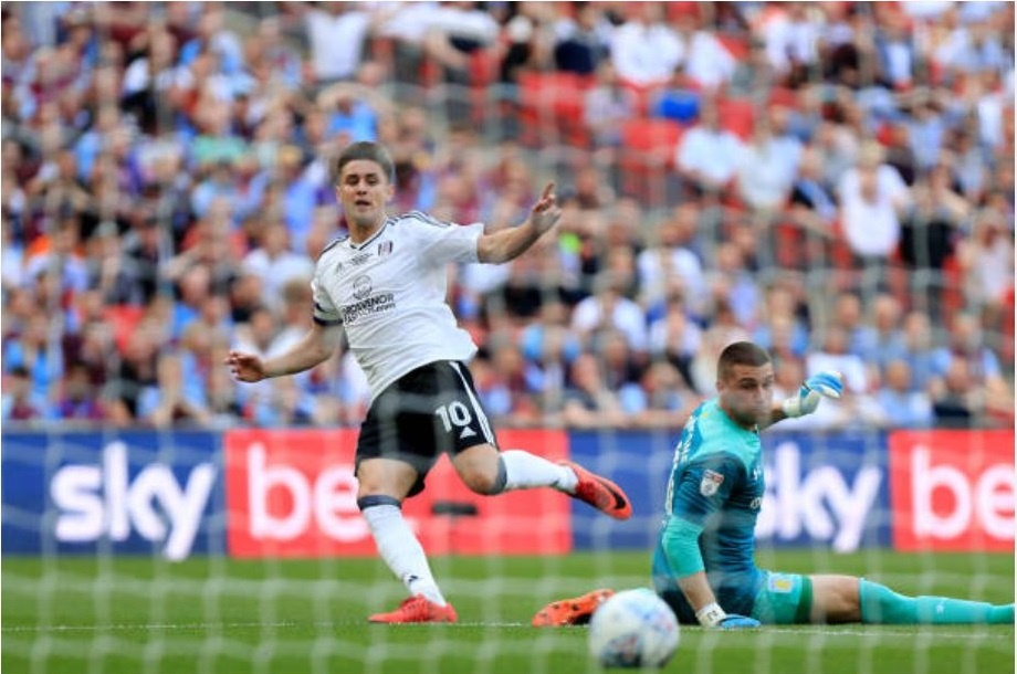 Danh bai Aston Villa,  Fulham tro lai Premier League sau 4 nam anh 2