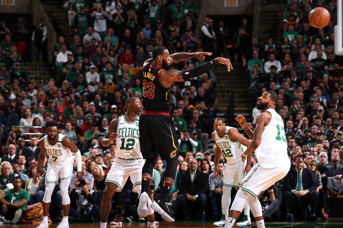 8 lan lien tiep vao NBA Finals,  LeBron James xung danh ‘vua bong ro’ duong dai anh 4