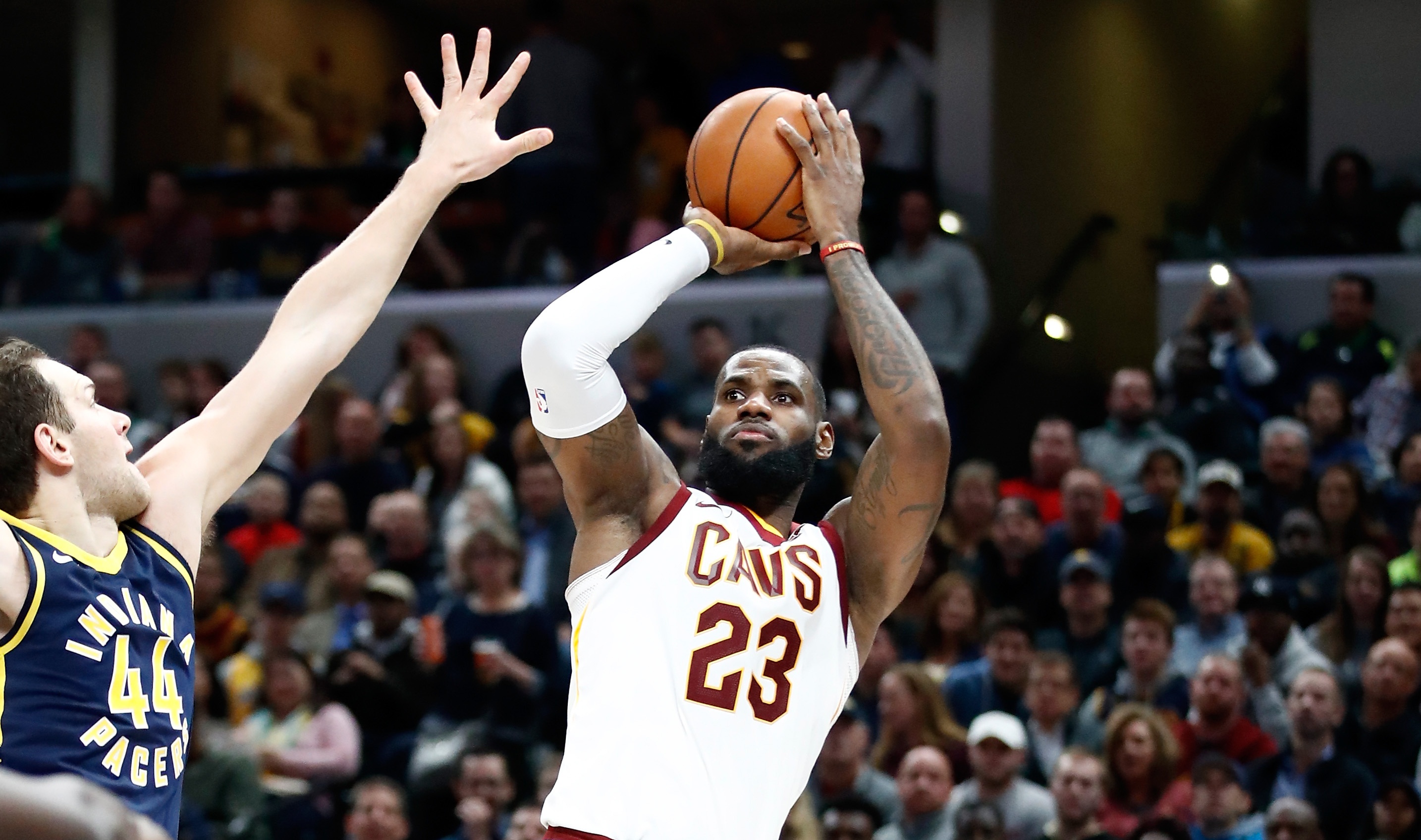 8 lan lien tiep vao chung ket, LeBron James xung danh vua cua NBA hinh anh