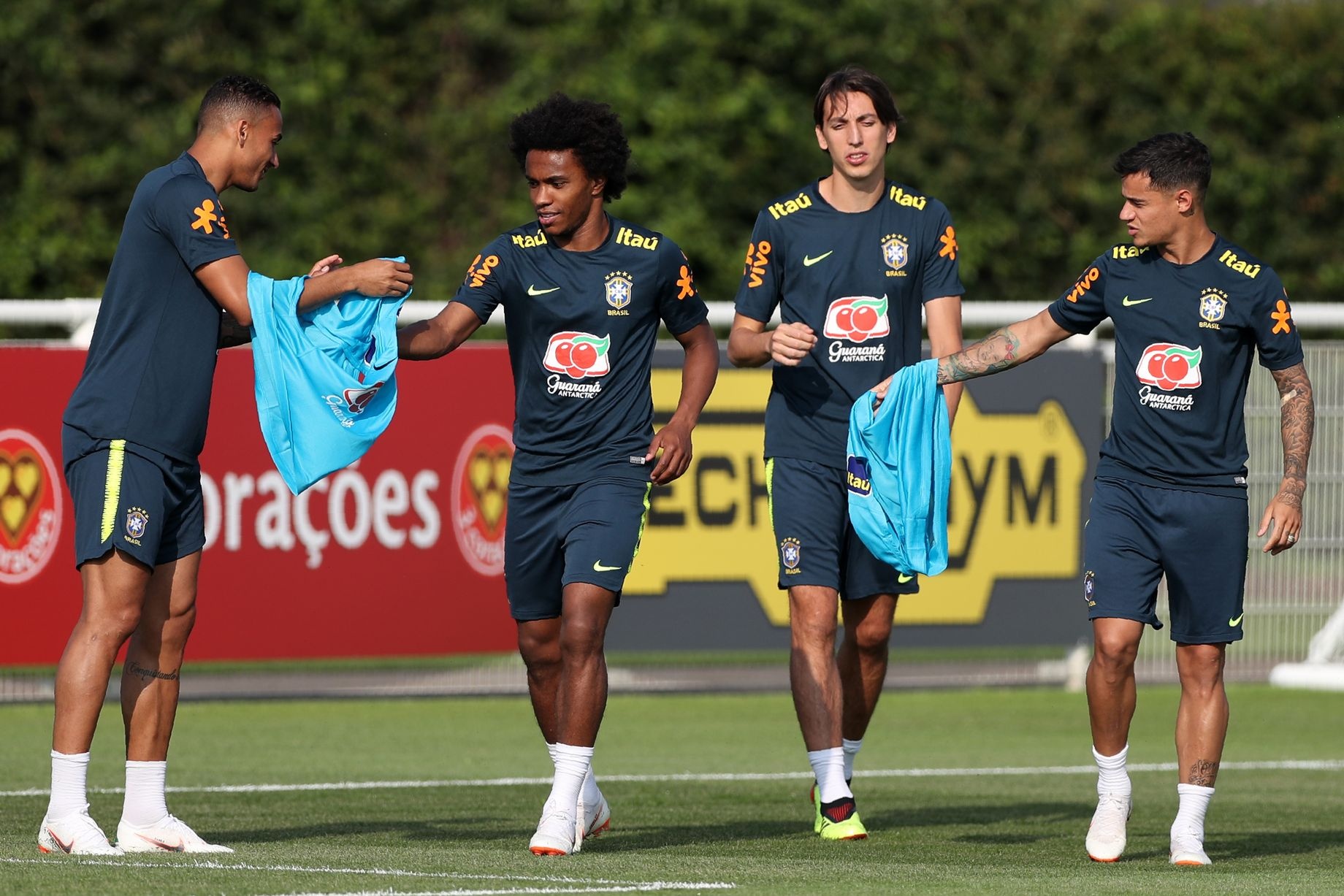 Gac lai noi dau Champions League,  Firmino hoi quan som cung tuyen Brazil anh 1