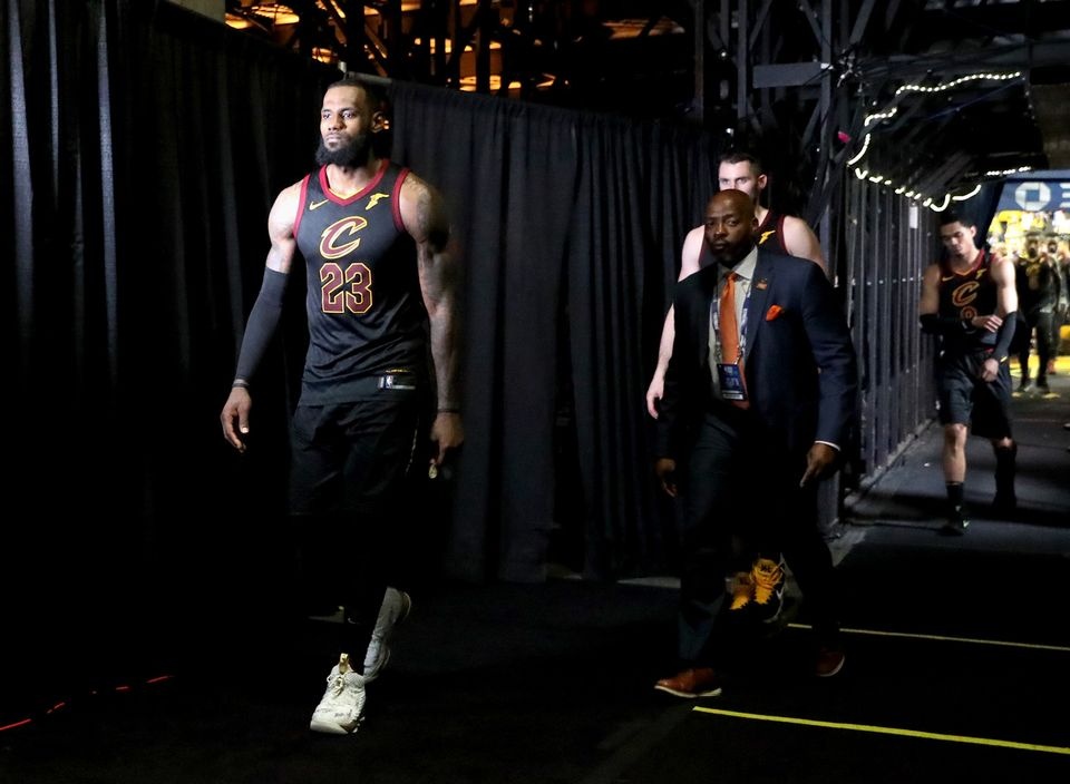 Cleveland 114-124 Golden State anh 12