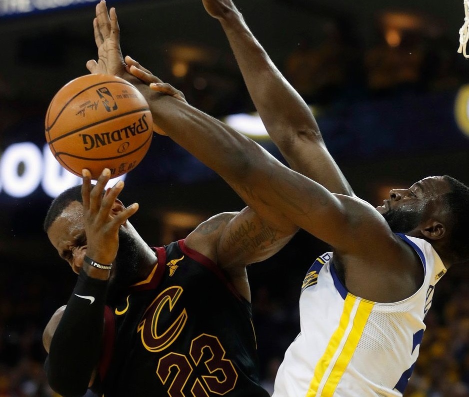 Cavaliers 114-124 Warriors: King James bat luc chiu tran hinh anh