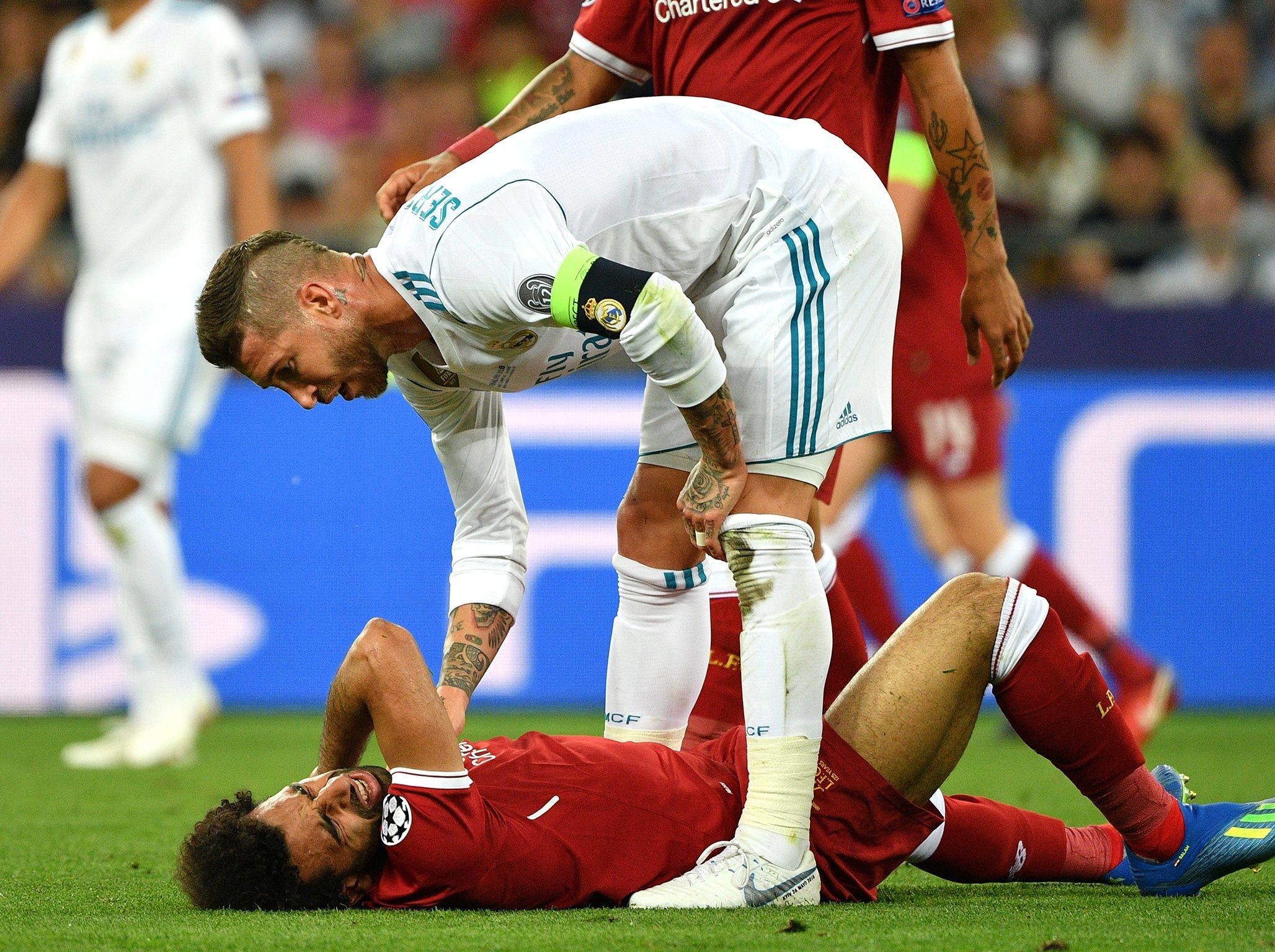 Ramos bị dọa giết sau va chạm với Salah ảnh 1 Ramos bi doa giet sau va cham voi Salah anh 1