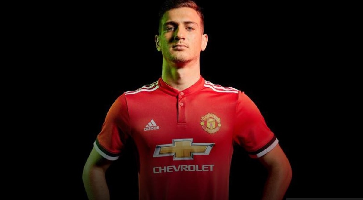 Sao tre Bo Dao Nha chinh thuc gia nhap MU hinh anh