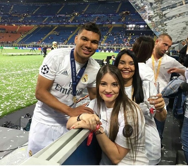 Ban gai Neymar dan dau dan WAGS boc lua cua tuyen Brazil anh 8