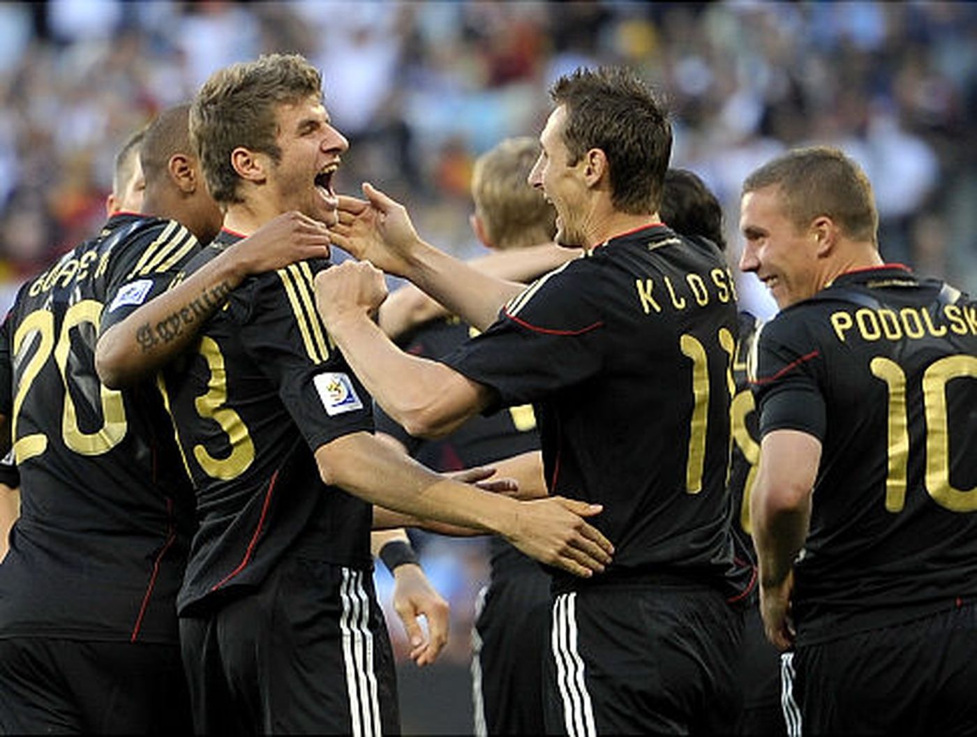 Nhin lai 10 ky World Cup gan nhat: On dinh nhu 'Co xe tang' Duc anh 10