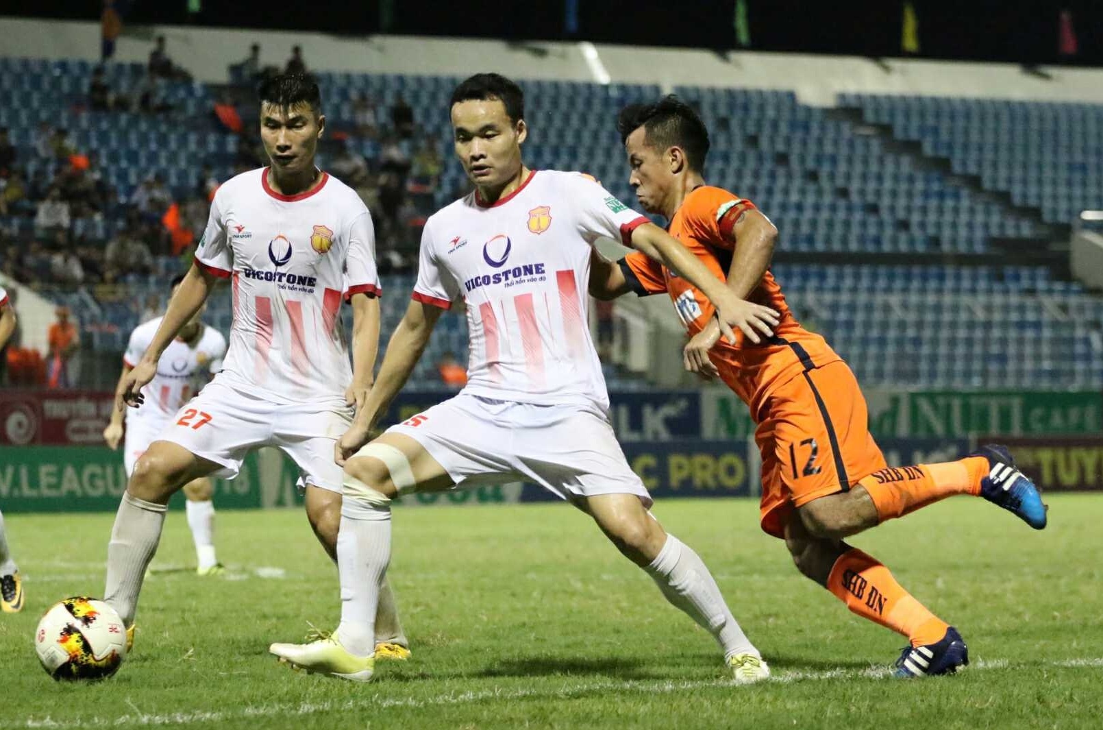 Ha Duc Chinh ghi cu dup,  Da Nang nhan chim doi cuoi bang anh 5