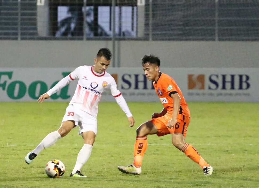 Ha Duc Chinh ghi cu dup,  Da Nang nhan chim doi cuoi bang anh 6