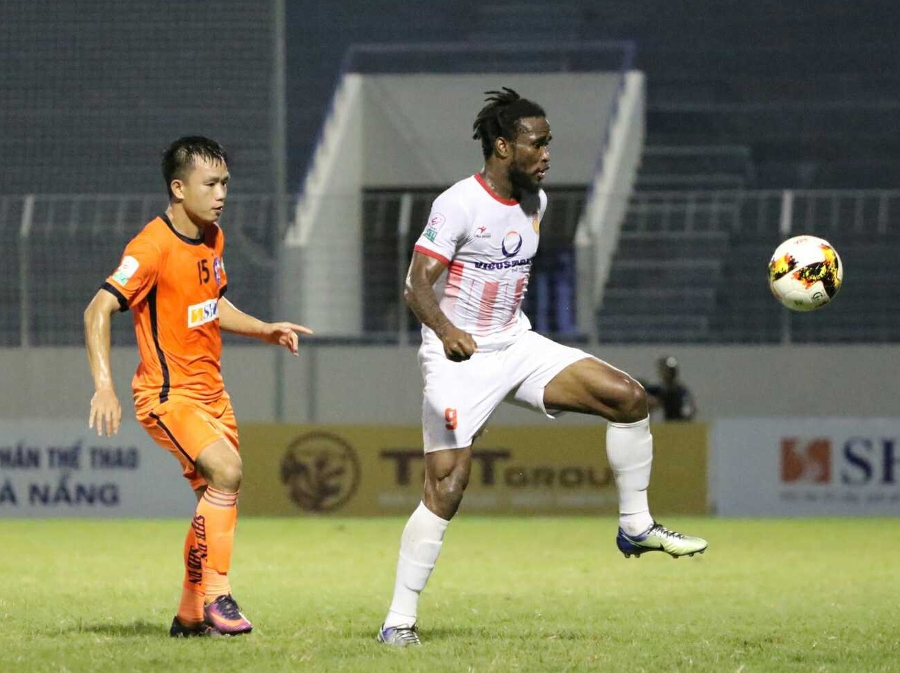 Ha Duc Chinh ghi cu dup,  Da Nang nhan chim doi cuoi bang anh 7