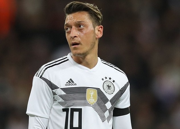 Mesut Oezil san sang tham du World Cup 2018 hinh anh