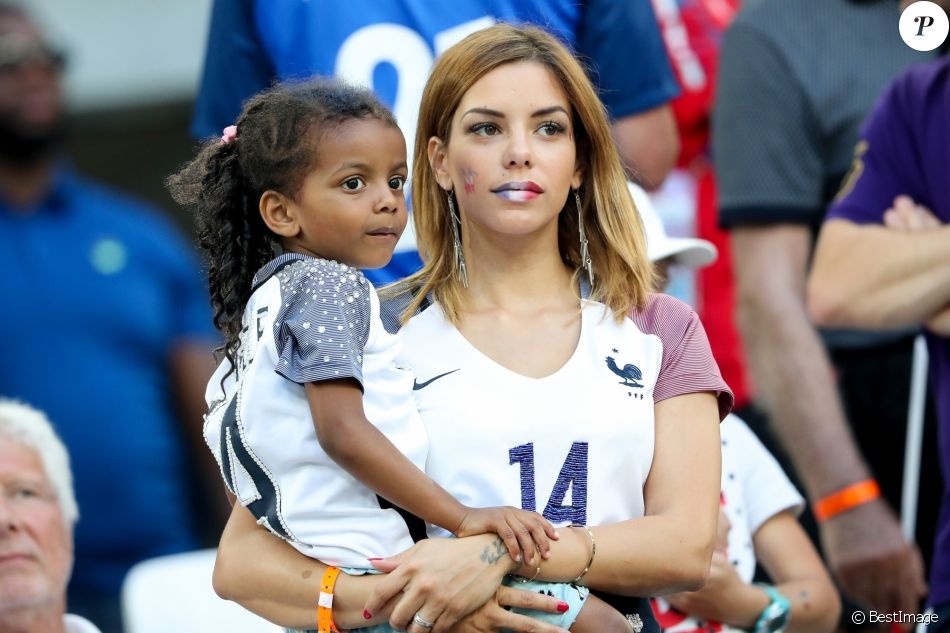 Dan WAGS hung hau,  san sang tiep lua cho tuyen Phap tren khan dai anh 11