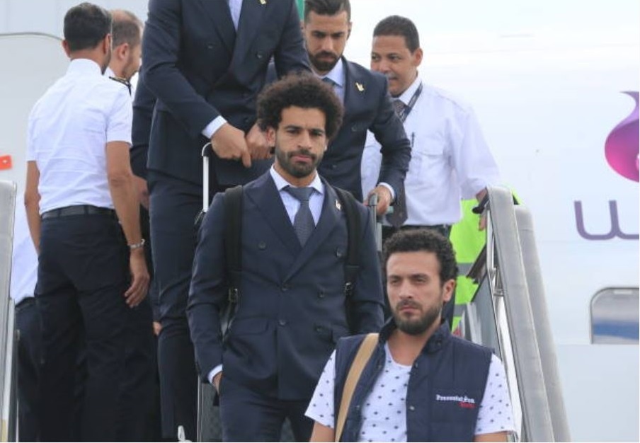 Mo Salah dan dau tuyen Ai Cap dap chuyen bay xuong Nga hinh anh