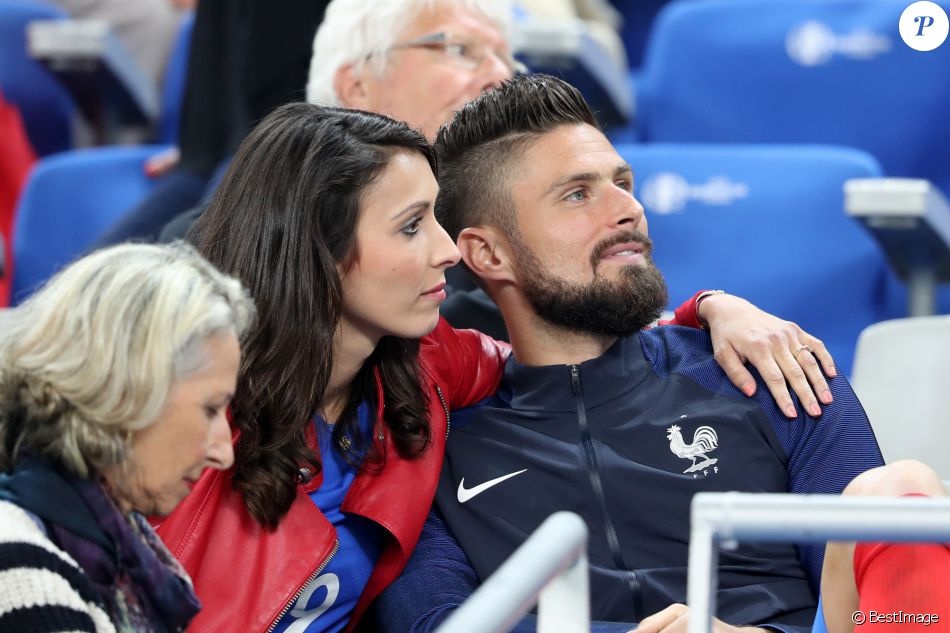 Dan WAGS hung hau,  san sang tiep lua cho tuyen Phap tren khan dai anh 5