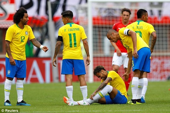 Brazil dai thang,  Neymar ap sat thanh tich cua 'Ro beo' anh 2