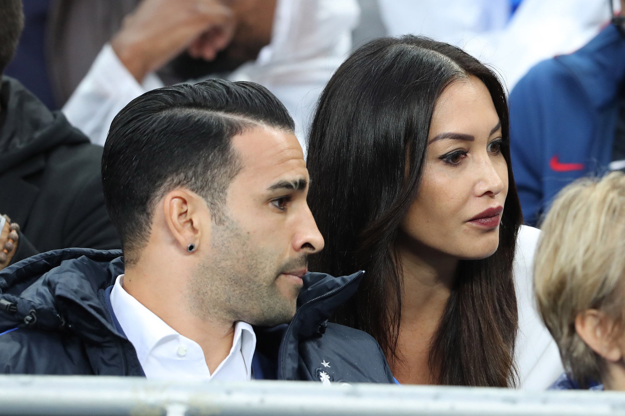 Dan WAGS hung hau,  san sang tiep lua cho tuyen Phap tren khan dai anh 9