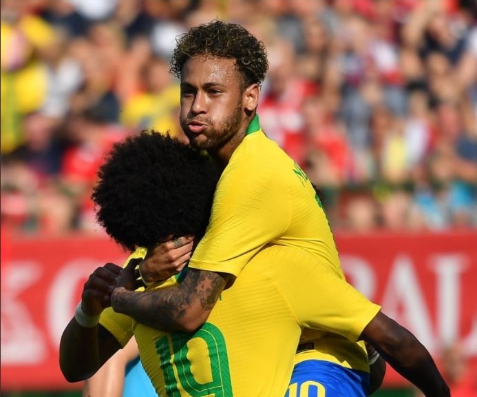 Brazil dai thang,  Neymar ap sat thanh tich cua 'Ro beo' anh 4