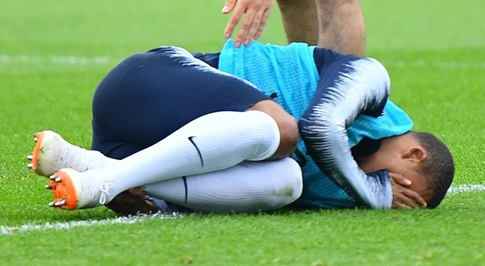 Mbappe dau don nam san, nguy co lo World Cup 2018 hinh anh