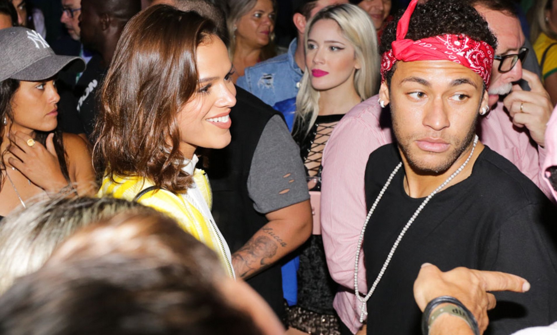 Bruna Marquezine - Bong hong khien Neymar 4 lan vat va niu keo anh 4