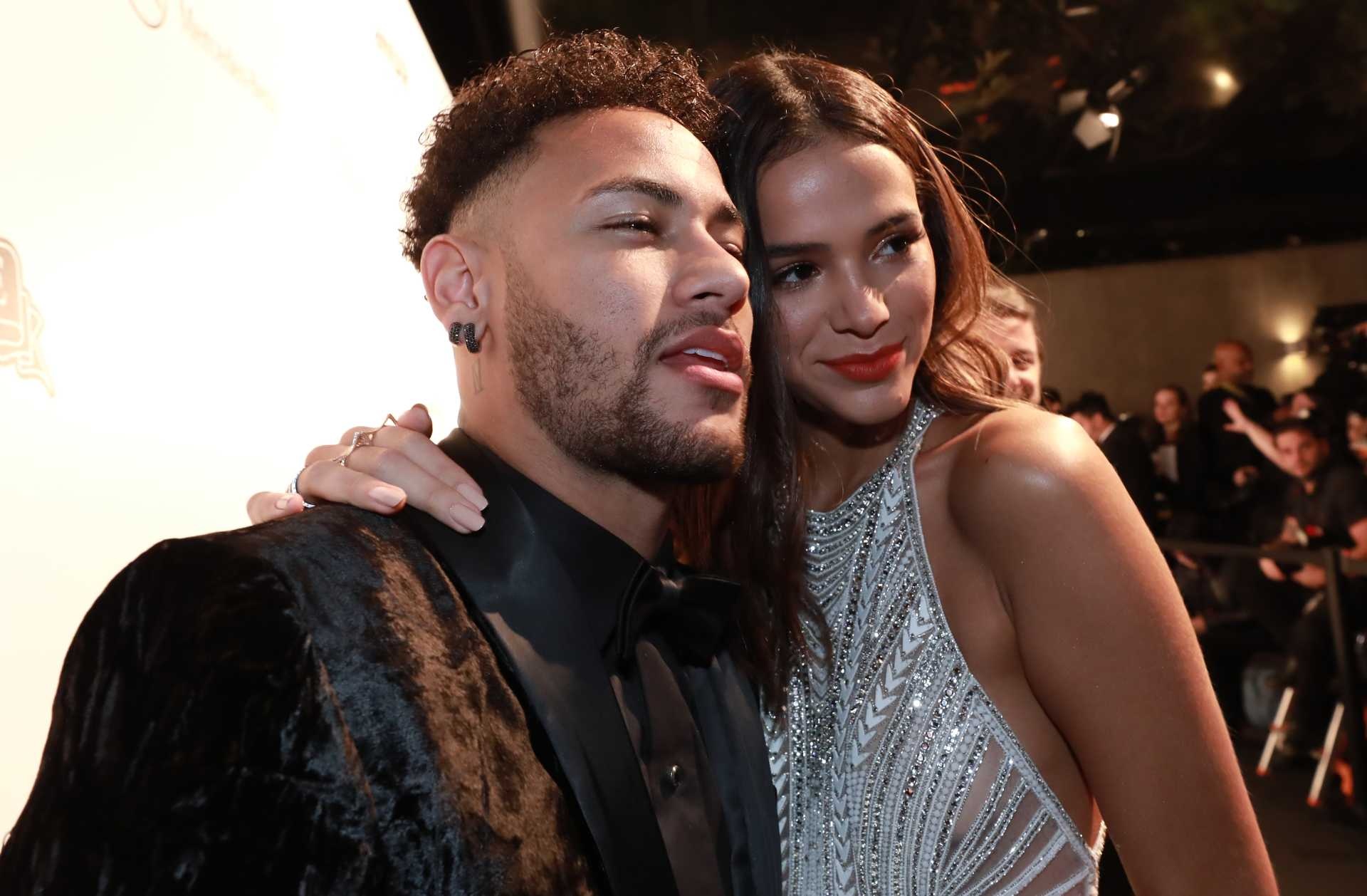 Bruna Marquezine - Bong hong khien Neymar 4 lan vat va niu keo anh 7