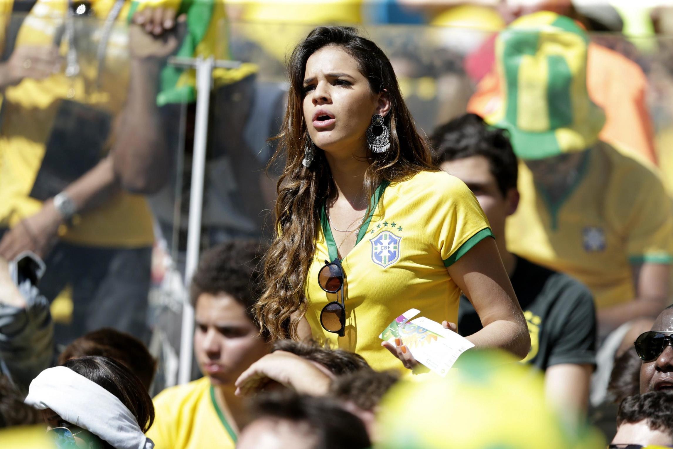 Bruna Marquezine - Bong hong khien Neymar 4 lan vat va niu keo anh 10