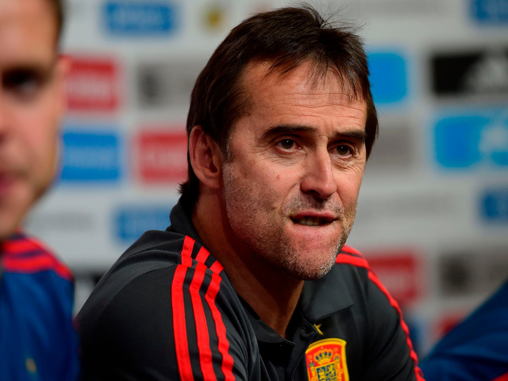 Lopetegui bi Tay Ban Nha sa thai, Xavi trach moc Real Madrid hinh anh