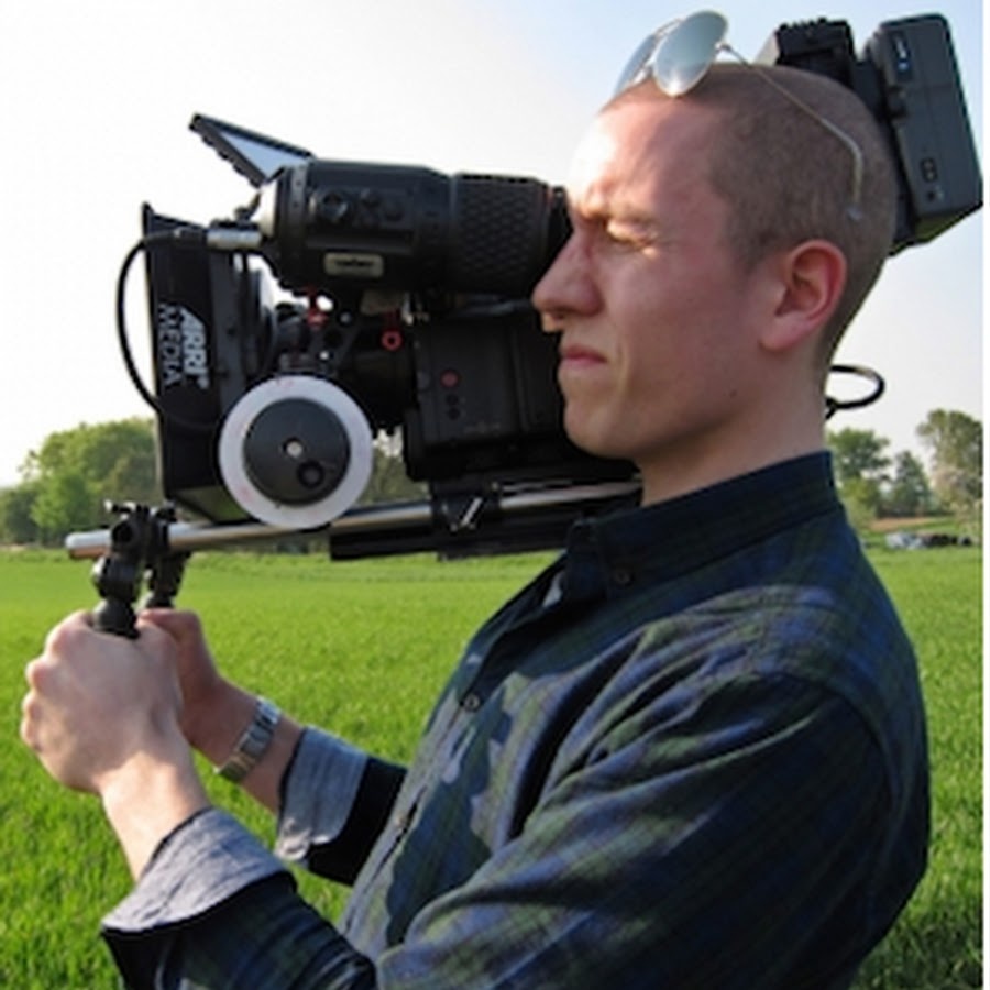 Hannes Halldorsson - Chang dao dien phim nghiep du khien Messi om han anh 9