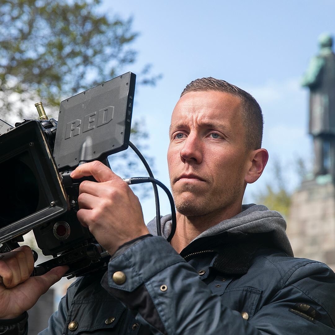 Lionel Messi guc nga duoi tay dao dien nghiep du Halldorsson hinh anh