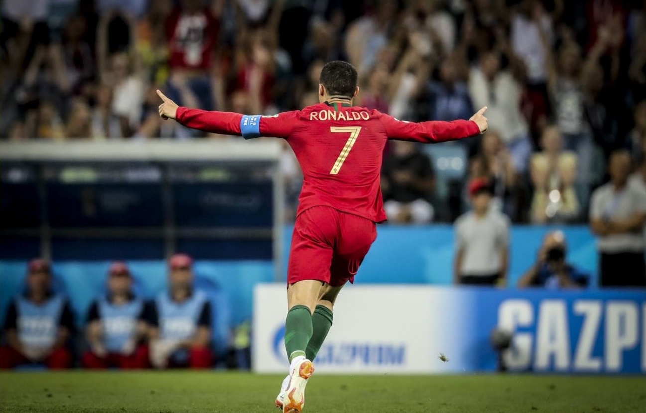 Cong dong mang nga mu bai phuc 'thien tai' Ronaldo hinh anh