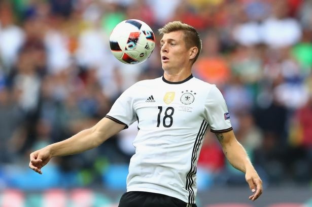 Toni Kroos - trai tim cua doi tuyen Duc hinh anh