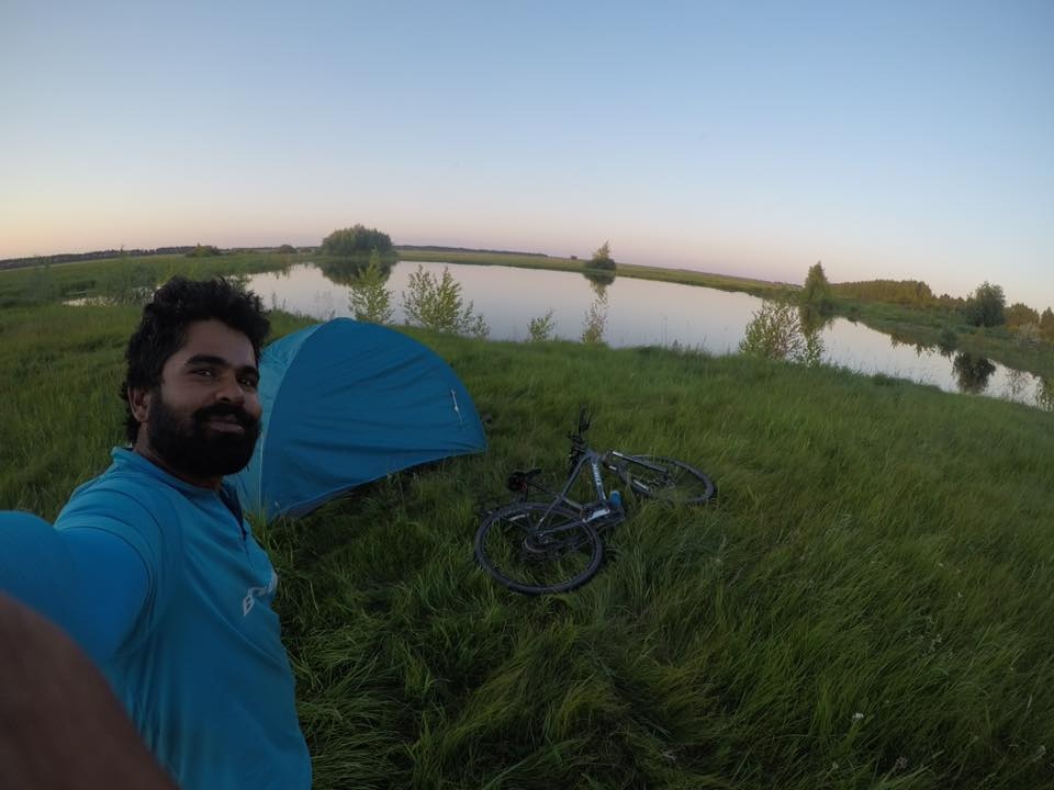 ‘Fan cuong’ dap xe hon 2.600 km chi de gap Lionel Messi anh 1