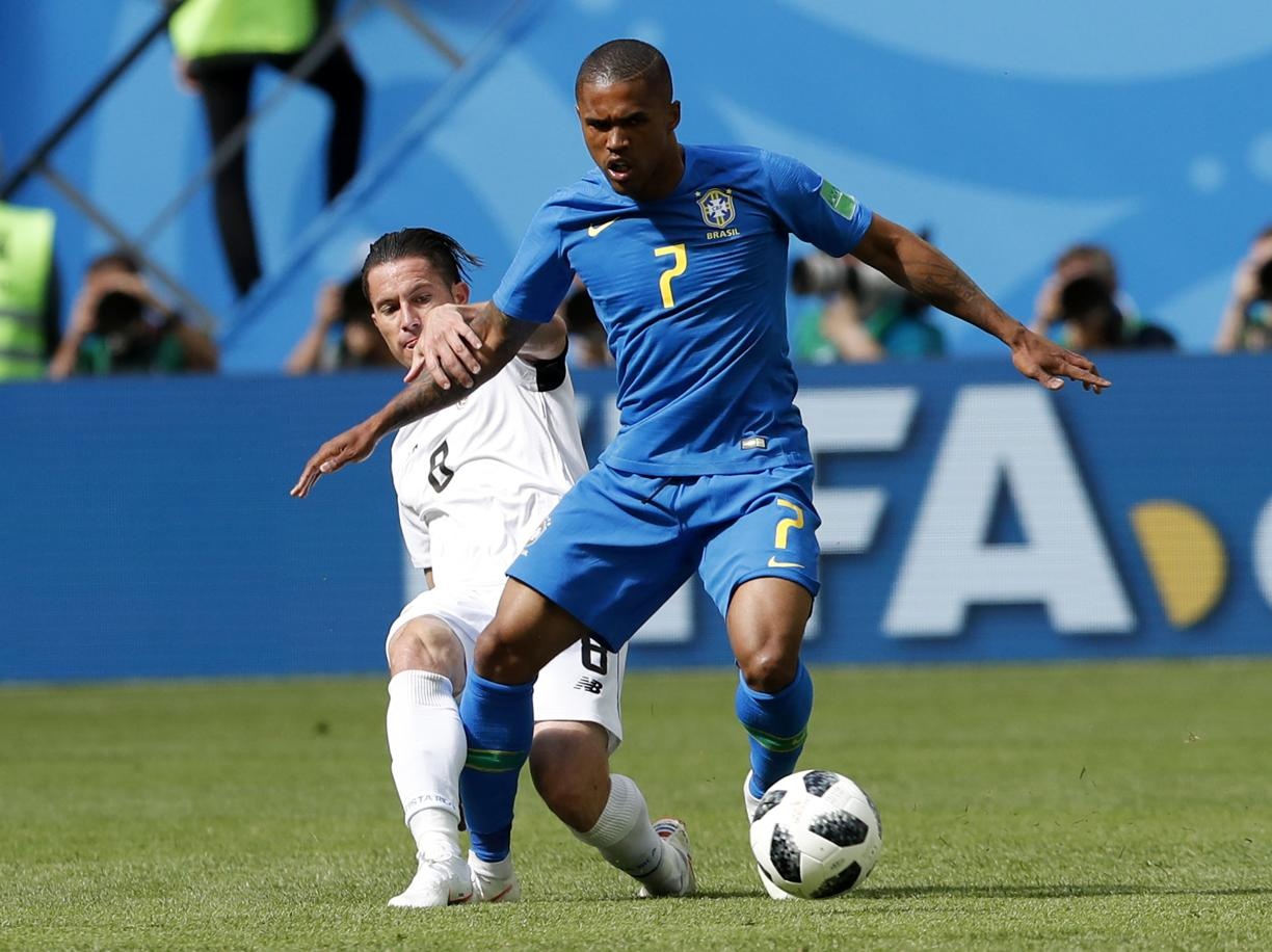 Brazil nhan tin du truoc tran Serbia hinh anh