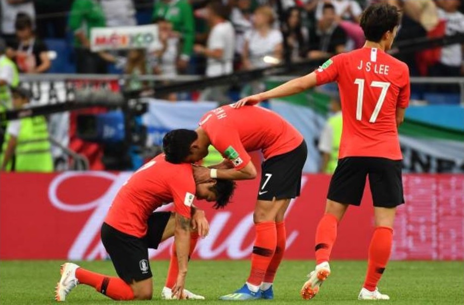 Cau thu Han Quoc bat khoc khi can ke ngay chia tay World Cup anh 5