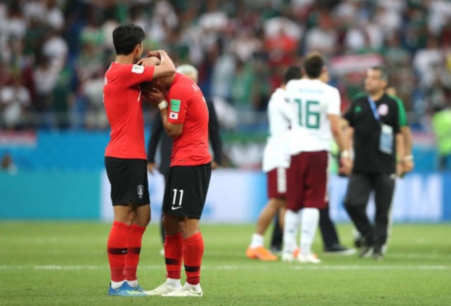 Cau thu Han Quoc bat khoc khi can ke ngay chia tay World Cup anh 6